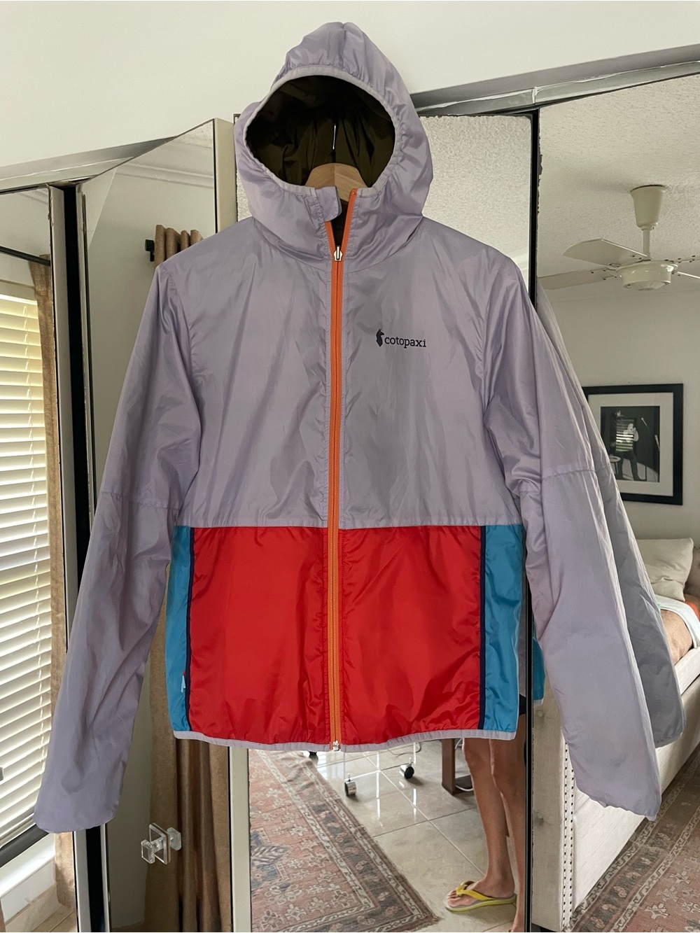 Cotopaxi Teca Calido REVERSIBLE light weight puffer hooded jacket. Olive. - Picture 13 of 14